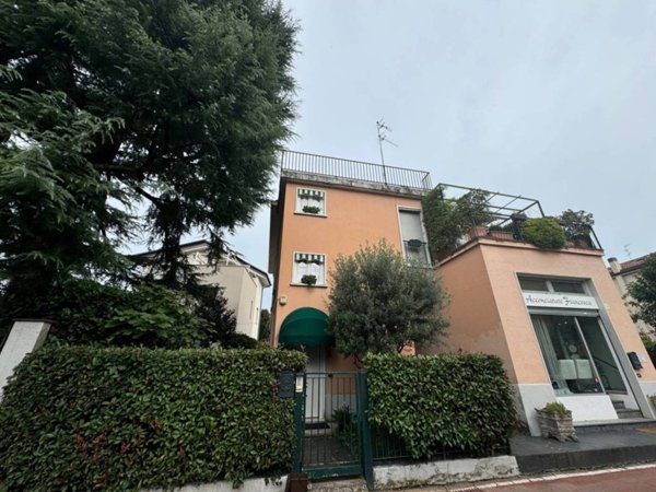 ufficio in affitto a Vedano al Lambro