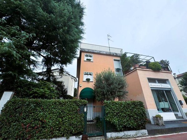 ufficio in affitto a Vedano al Lambro