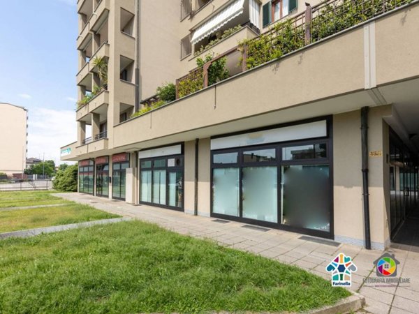 locale commerciale in affitto a Vedano al Lambro