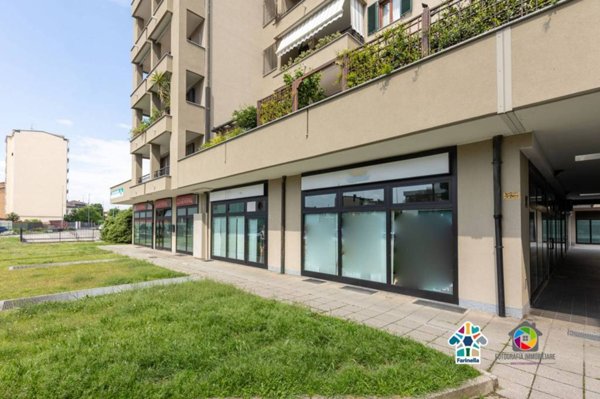 locale commerciale in affitto a Vedano al Lambro