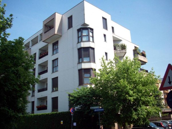 locale commerciale in affitto a Vedano al Lambro