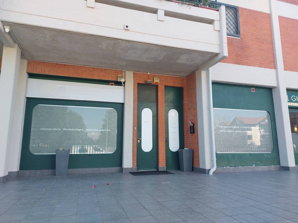 negozio in affitto a Vedano al Lambro