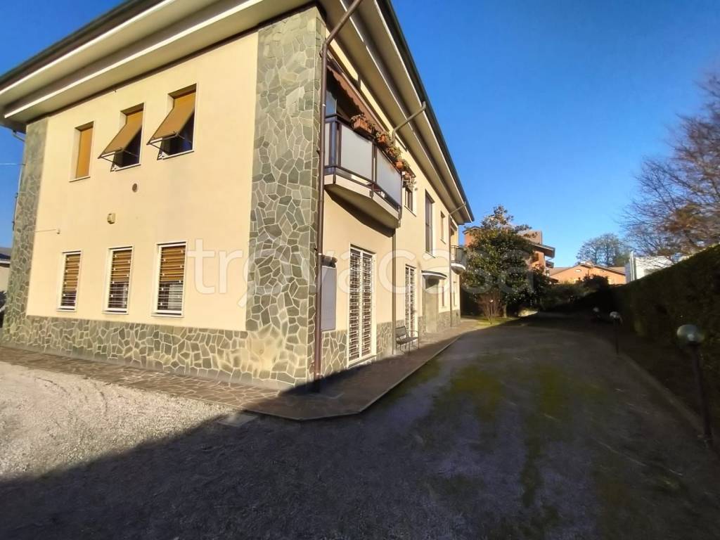 ufficio in affitto a Vedano al Lambro