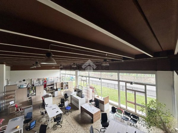 locale commerciale in affitto a Vedano al Lambro