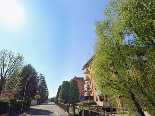 negozio in affitto a Vedano al Lambro