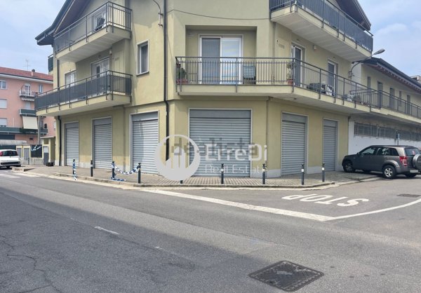 negozio in affitto a Verano Brianza