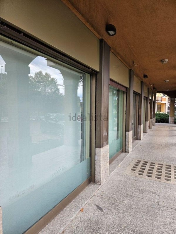 locale commerciale in affitto a Verano Brianza