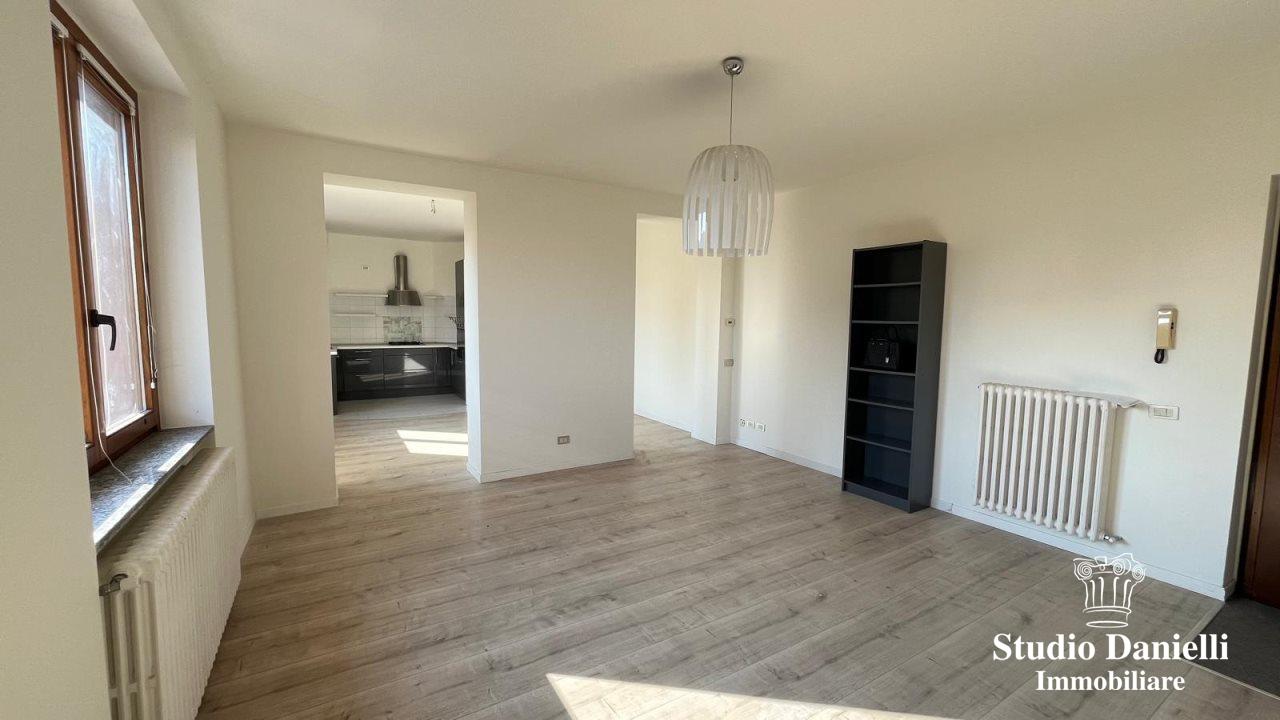 appartamento in affitto a Verano Brianza