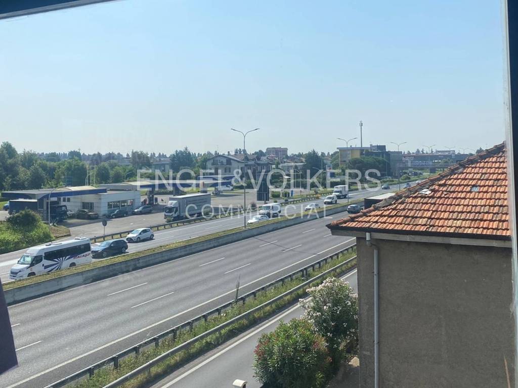 locale commerciale in affitto a Verano Brianza