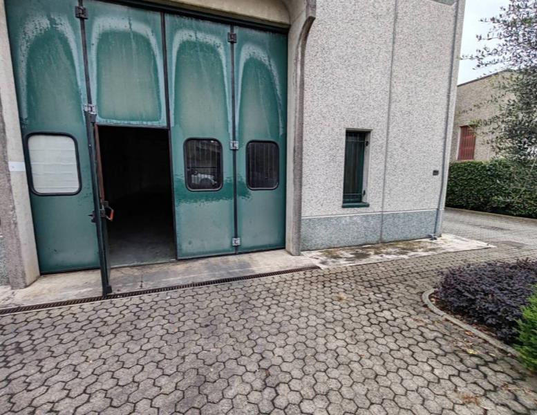 locale commerciale in affitto a Verano Brianza