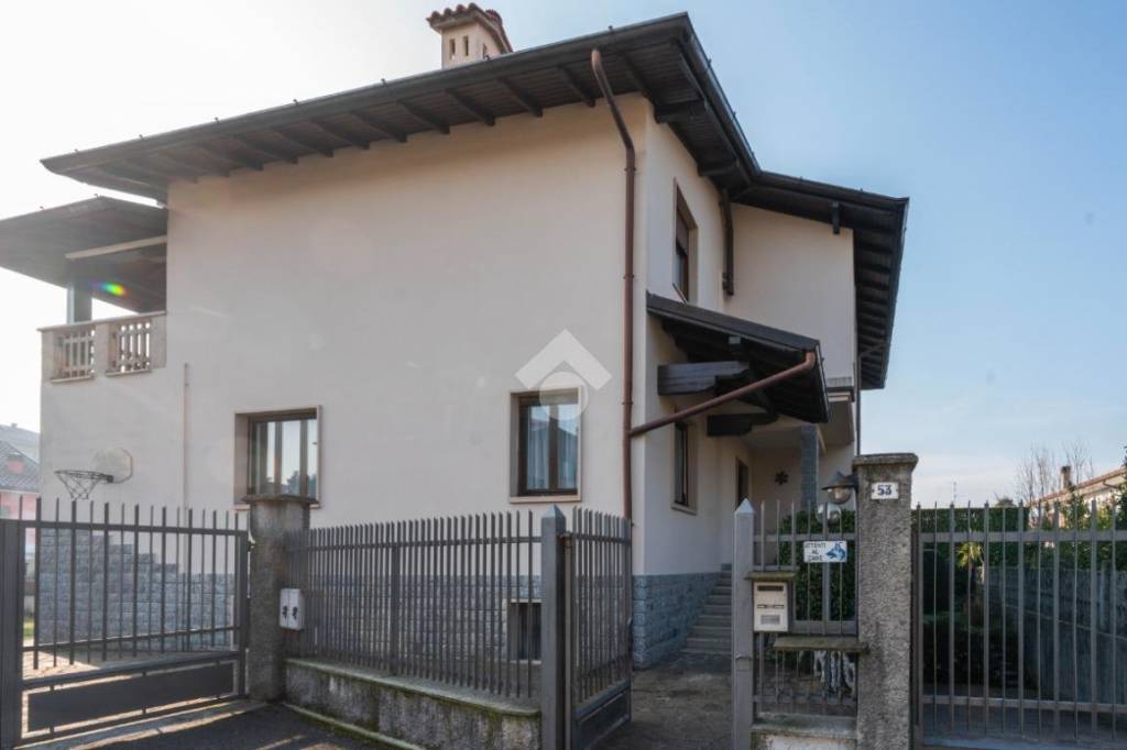 appartamento in affitto a Verano Brianza