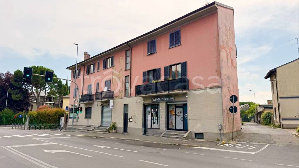 negozio in affitto a Verano Brianza