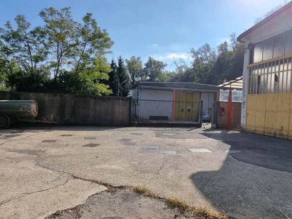 locale commerciale in affitto a Verano Brianza