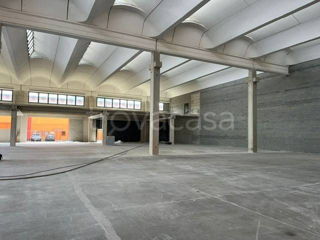 locale commerciale in affitto a Villasanta