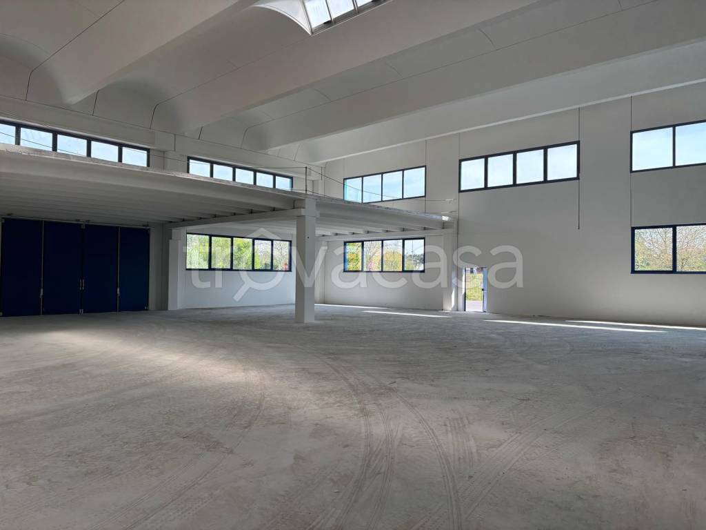 locale commerciale in affitto a Villasanta