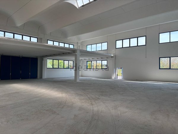 capannone in affitto a Villasanta