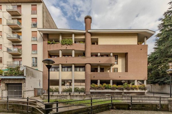 negozio in affitto a Villasanta in zona La Santa