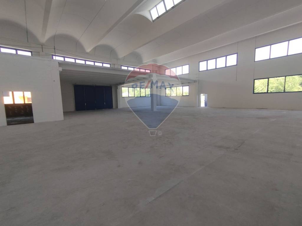 locale commerciale in affitto a Villasanta