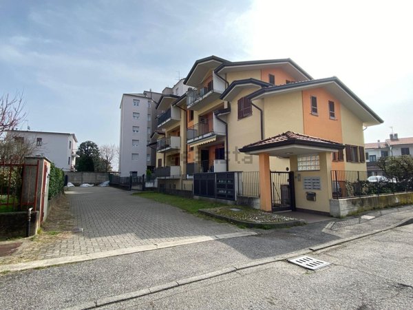 appartamento in affitto a Villasanta in zona San Fiorano