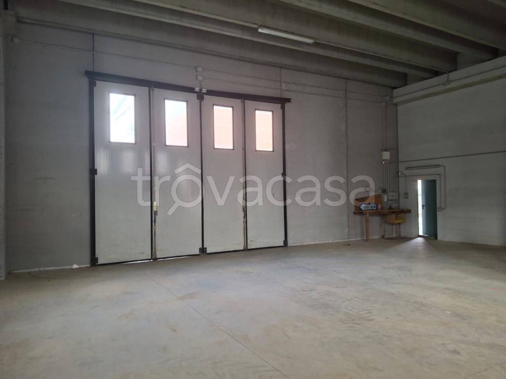 locale commerciale in affitto a Villasanta