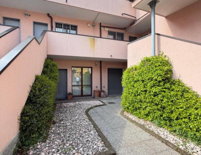 appartamento in affitto a Villasanta in zona La Santa