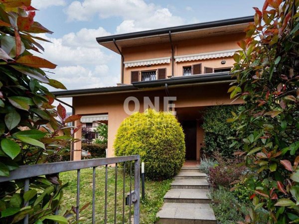 casa indipendente in affitto a Villasanta