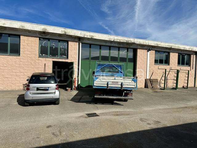 locale commerciale in affitto a Villasanta in zona San Fiorano