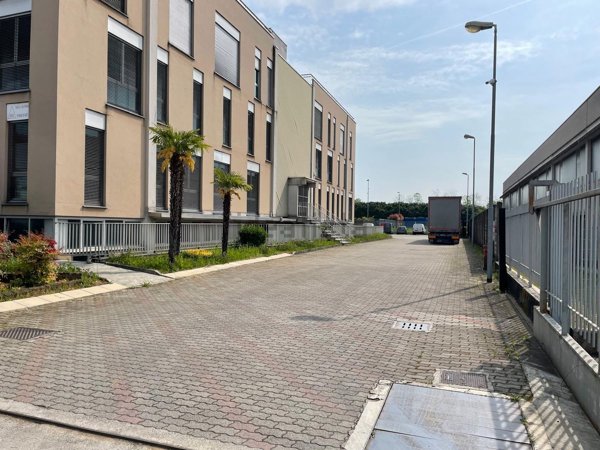 ufficio in affitto a Villasanta in zona San Fiorano