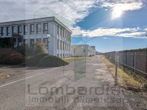 locale commerciale in affitto a Vimercate