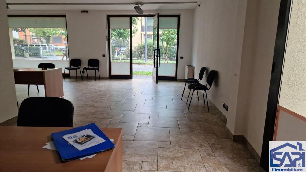negozio in affitto a Vimercate