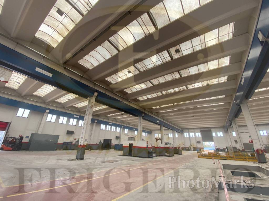 locale commerciale in affitto a Vimercate