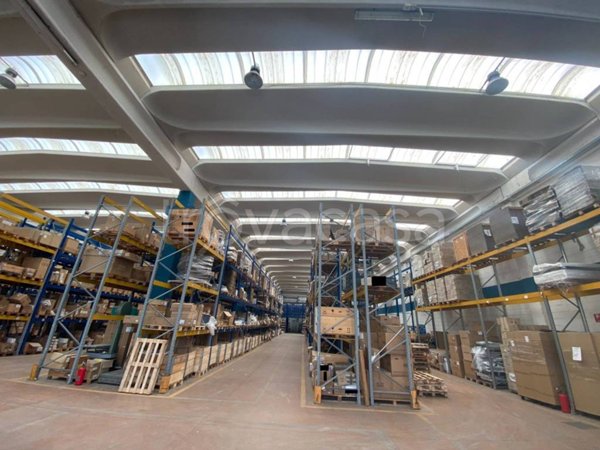 locale commerciale in affitto a Vimercate