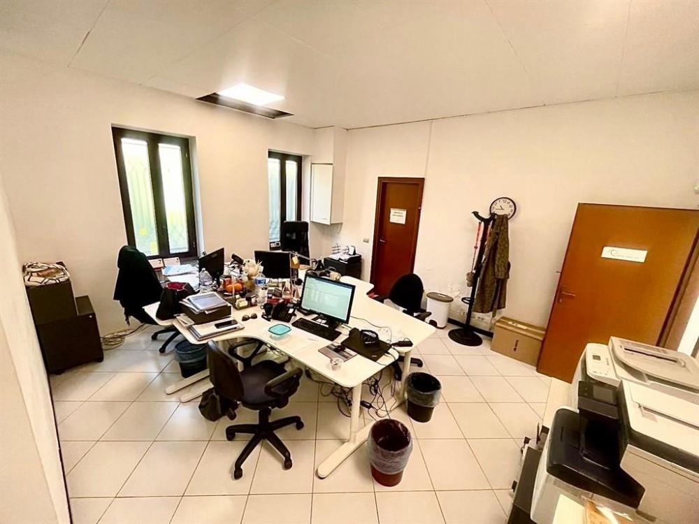 ufficio in affitto a Vimercate in zona Ruginello / Oldaniga