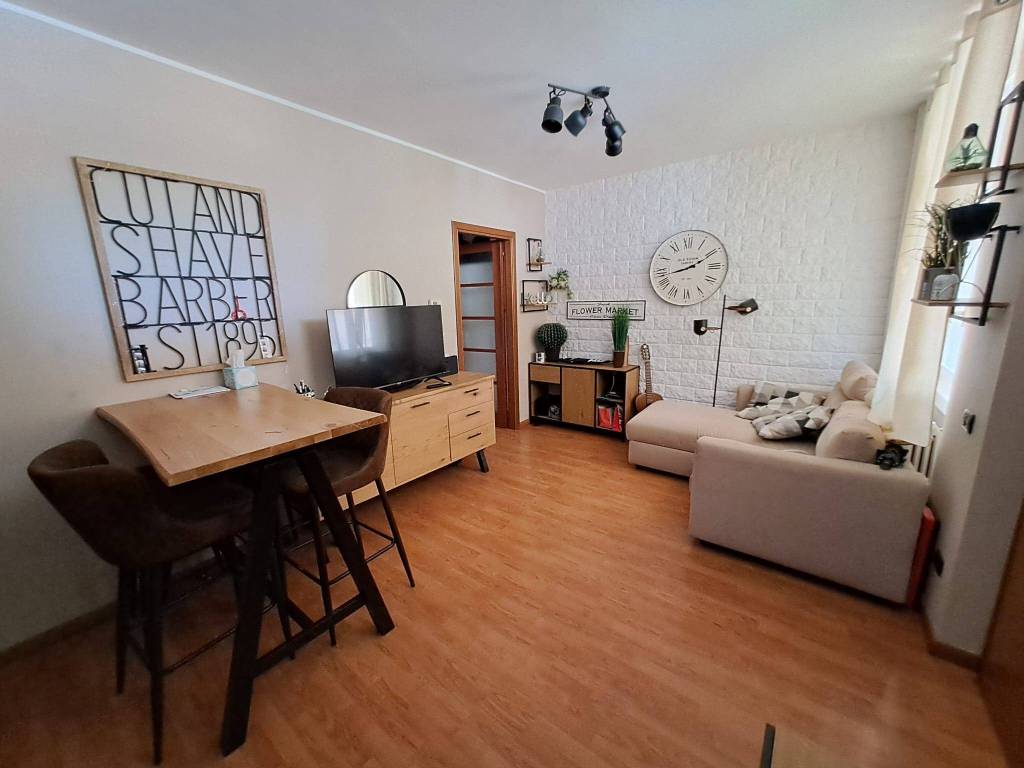 appartamento in affitto a Vimercate in zona Oreno