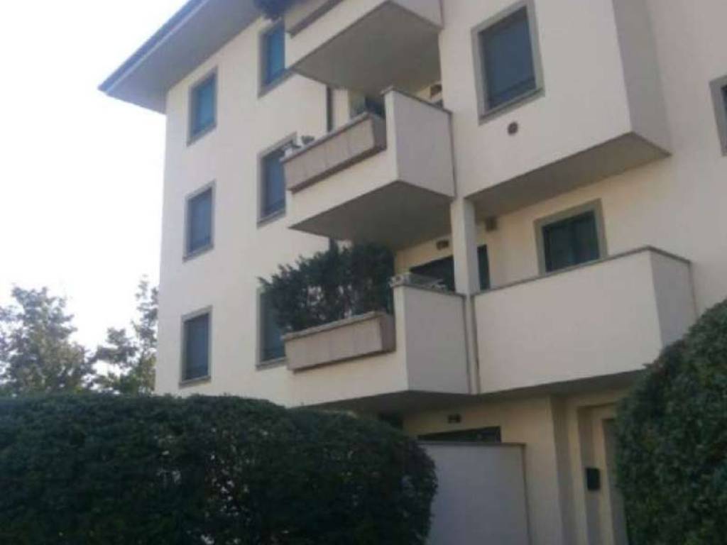 appartamento in affitto a Vimercate in zona Ruginello / Oldaniga