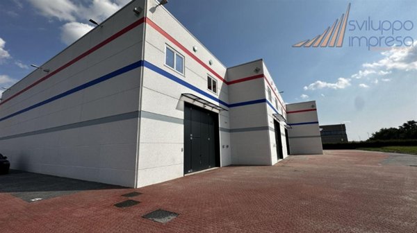 locale commerciale in affitto a Vimercate in zona Ruginello / Oldaniga