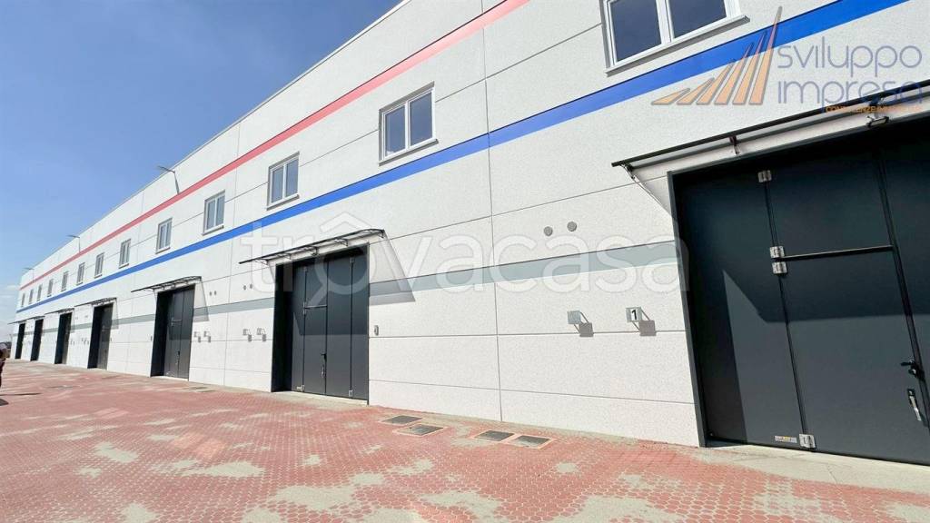 locale commerciale in affitto a Vimercate