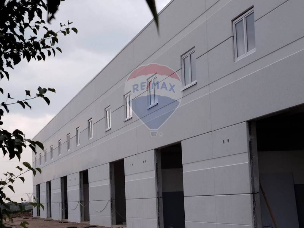locale commerciale in affitto a Vimercate