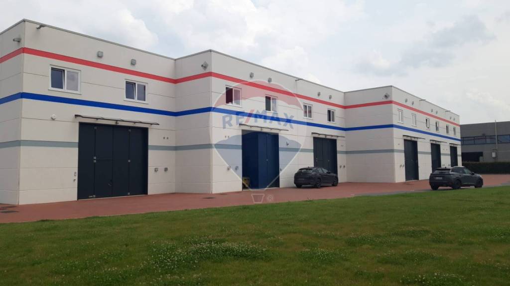 locale commerciale in affitto a Vimercate
