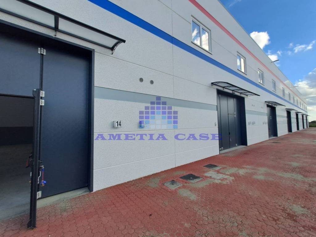 locale commerciale in affitto a Vimercate