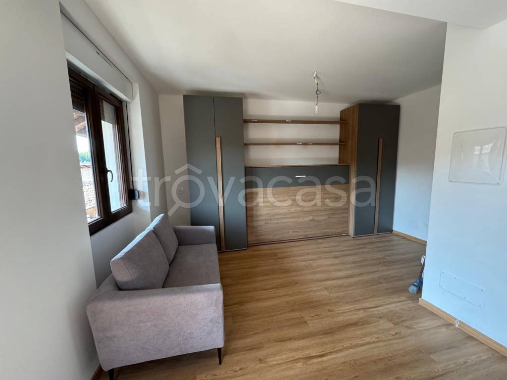 appartamento in affitto a Vimercate in zona Oreno