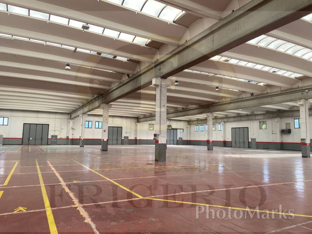 locale commerciale in affitto a Vimercate