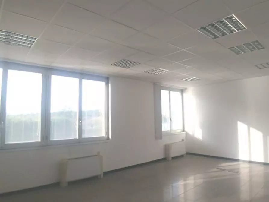 locale commerciale in affitto a Vimercate