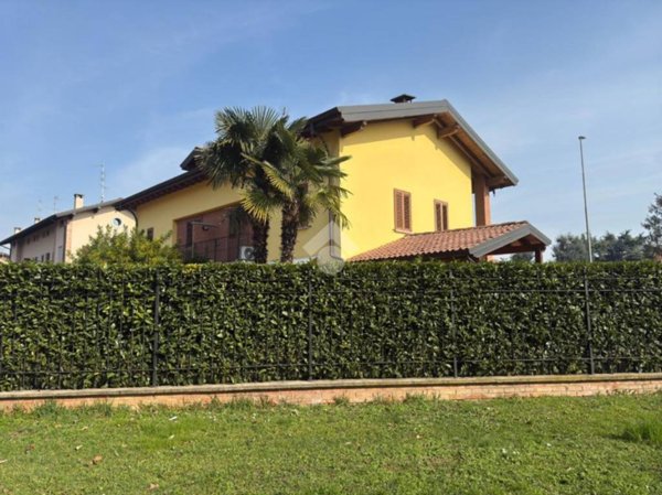 appartamento in affitto a Vimercate in zona Oreno