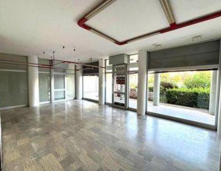 locale commerciale in affitto a Vimercate