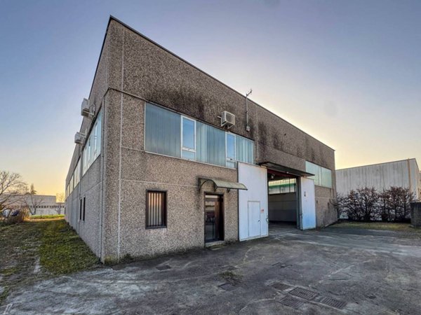 locale commerciale in affitto a Vimercate