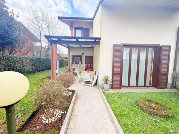 casa indipendente in affitto a Vimercate in zona Velasca
