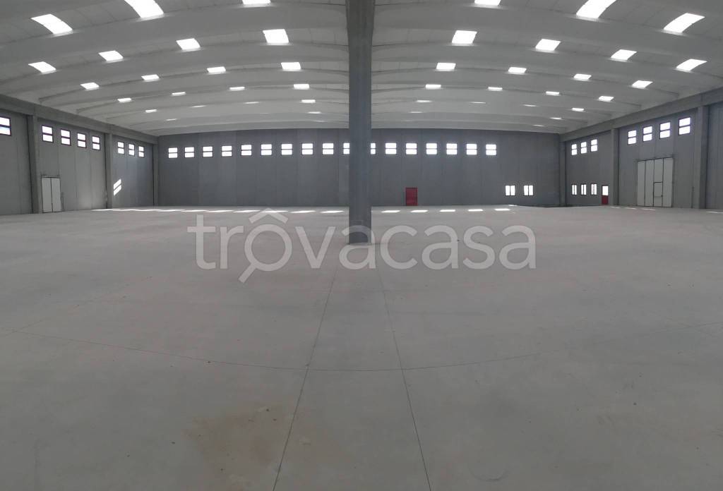 locale commerciale in affitto a Vimercate