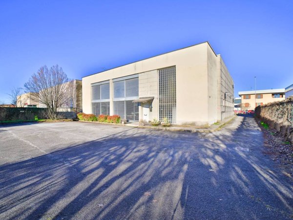 locale commerciale in affitto a Vimercate