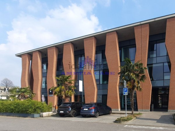 ufficio in affitto a Vimercate in zona Ruginello / Oldaniga